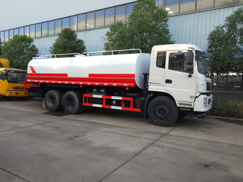 東風(fēng)后雙橋?yàn)⑺? alt=