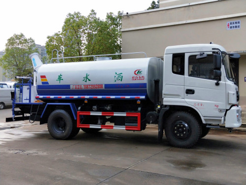環(huán)衛(wèi)灑水車圖片 環(huán)衛(wèi)灑水車圖片