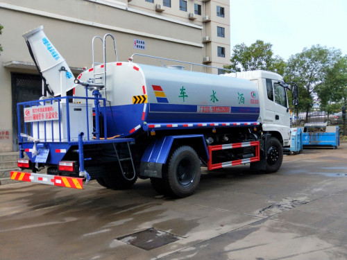 環(huán)衛(wèi)灑水車圖片 環(huán)衛(wèi)灑水車圖片