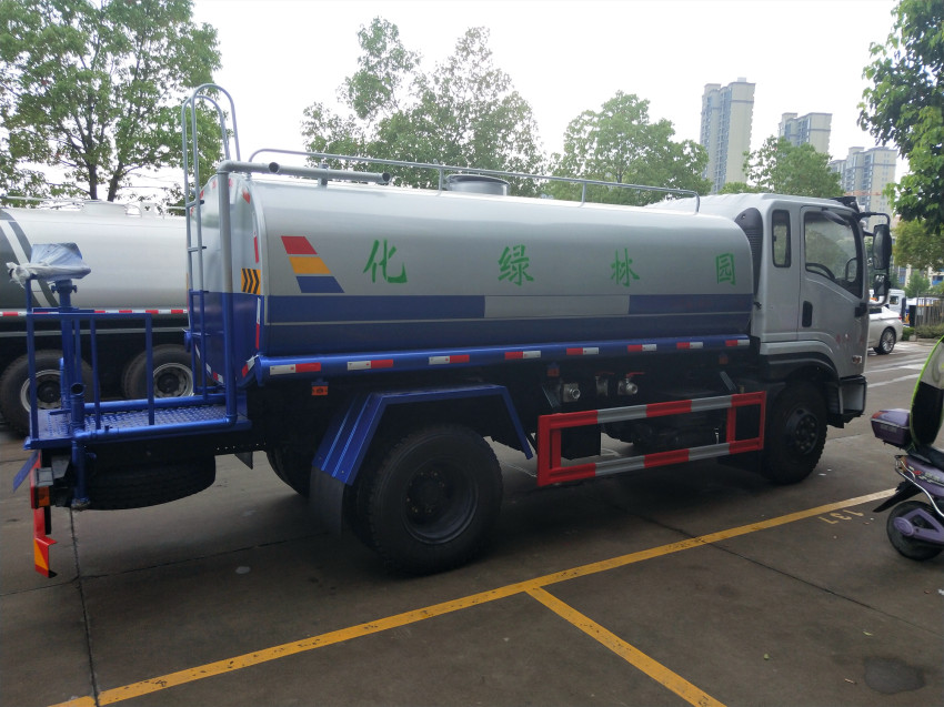 東風(fēng)D1灑水車(chē)12噸圖片展示 東風(fēng)D1灑水車(chē)12噸圖片展示