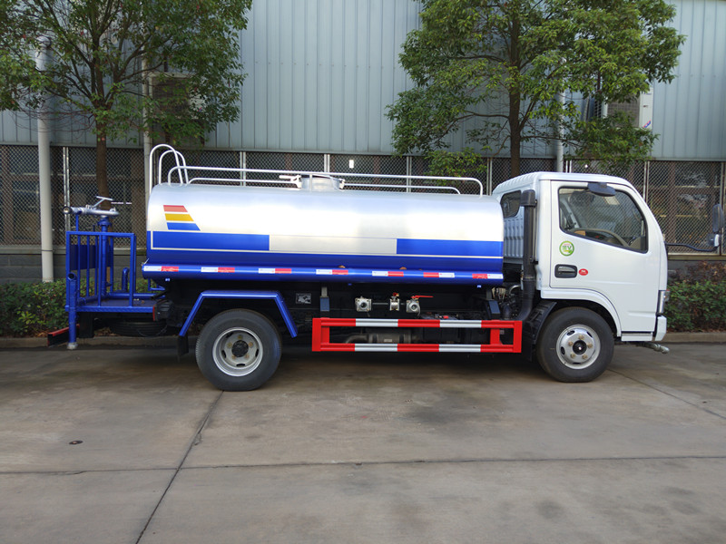 環(huán)保5噸小區(qū)、學校綠化專用灑水車-湖北程力集團 環(huán)保5噸小區(qū)、學校綠化專用灑水車-湖北程力集團