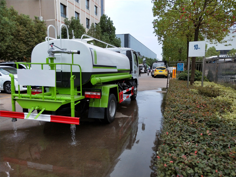 東風(fēng)小多利卡5噸灑水車 東風(fēng)小多利卡5噸灑水車