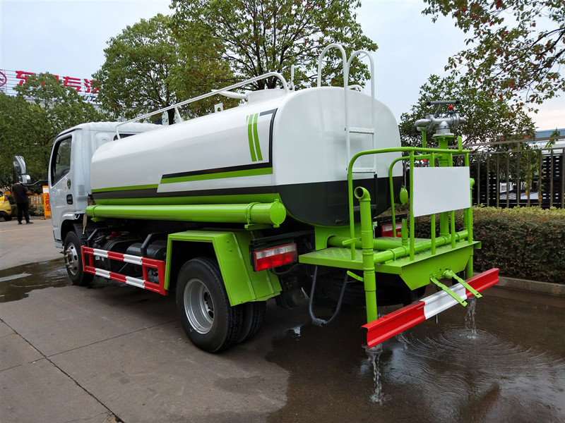 東風(fēng)小多利卡5噸灑水車 東風(fēng)小多利卡5噸灑水車