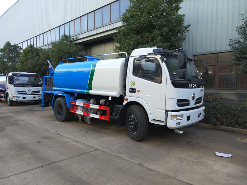 東風(fēng)多利卡10方灑水車-10噸灑水車價格報價 東風(fēng)多利卡10方灑水車-10噸灑水車價格報價