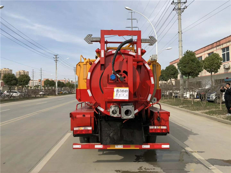 養(yǎng)殖場吸糞車 工廠吸污車 吸糞車清理化糞 養(yǎng)殖場吸糞車 工廠吸污車 吸糞車清理化糞