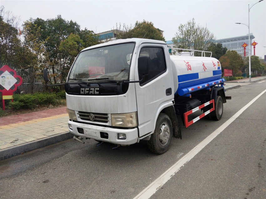 馬路灑水車 馬路灑水車