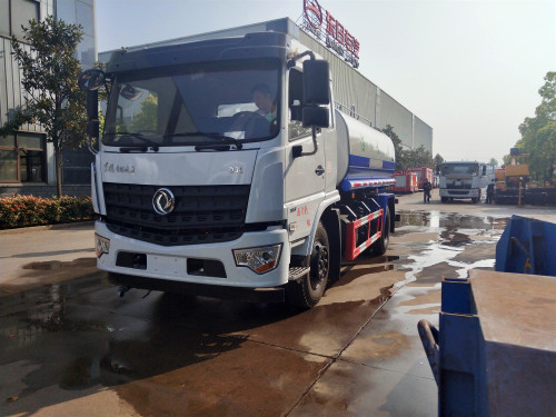 東風(fēng)多利卡藍(lán)牌5噸霧炮灑水車-程力灑水車生產(chǎn)廠家 東風(fēng)多利卡藍(lán)牌5噸霧炮灑水車-程力灑水車生產(chǎn)廠家