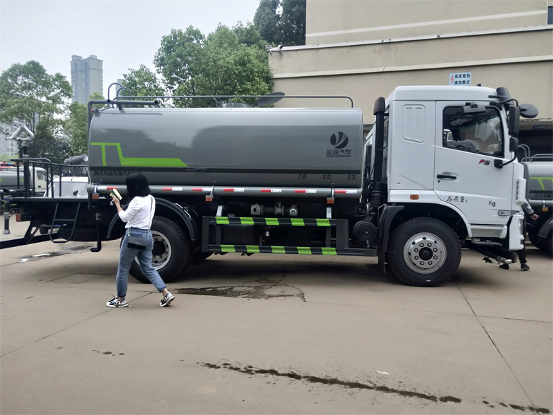 東風12噸灑水車 東風12噸灑水車