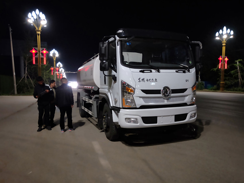 12方灑水車價格-12方多少錢一輛-程力威牌CLW5160GPS6KL型綠化噴灑車廠家直銷 12方灑水車價格-12方多少錢一輛-程力威牌CLW5160GPS6KL型綠化噴灑車廠家直銷