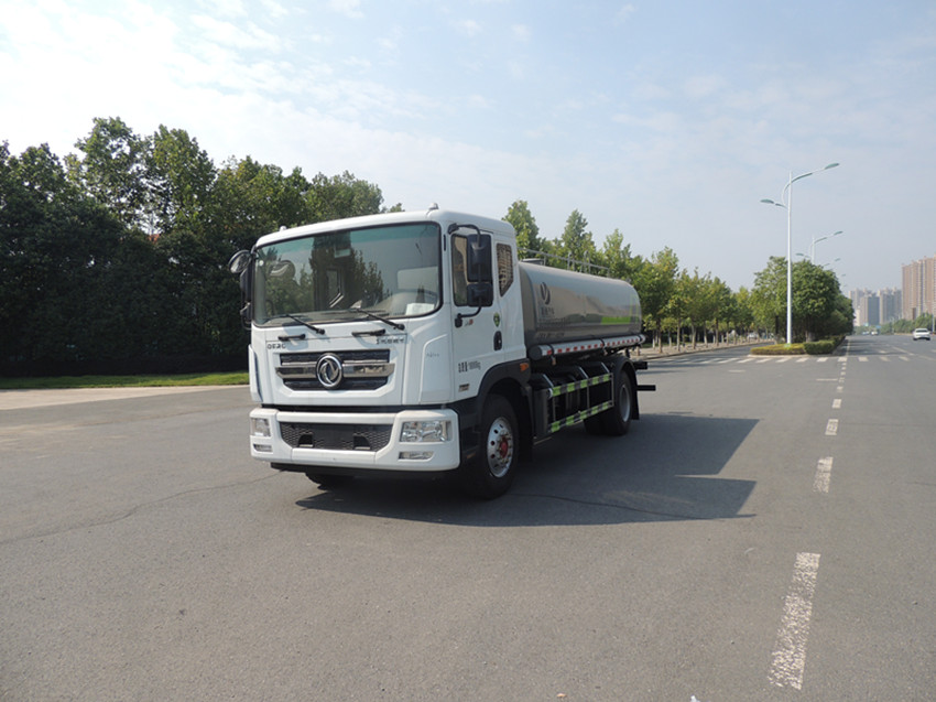 工地上的灑水車 工地上的灑水車