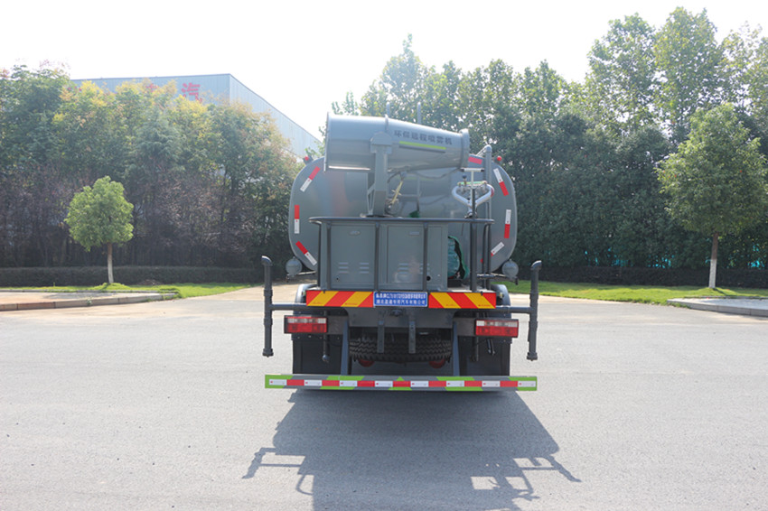 15方的灑水車 15方的灑水車