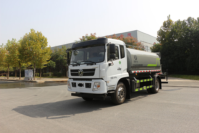 專業的灑水車 專業的灑水車