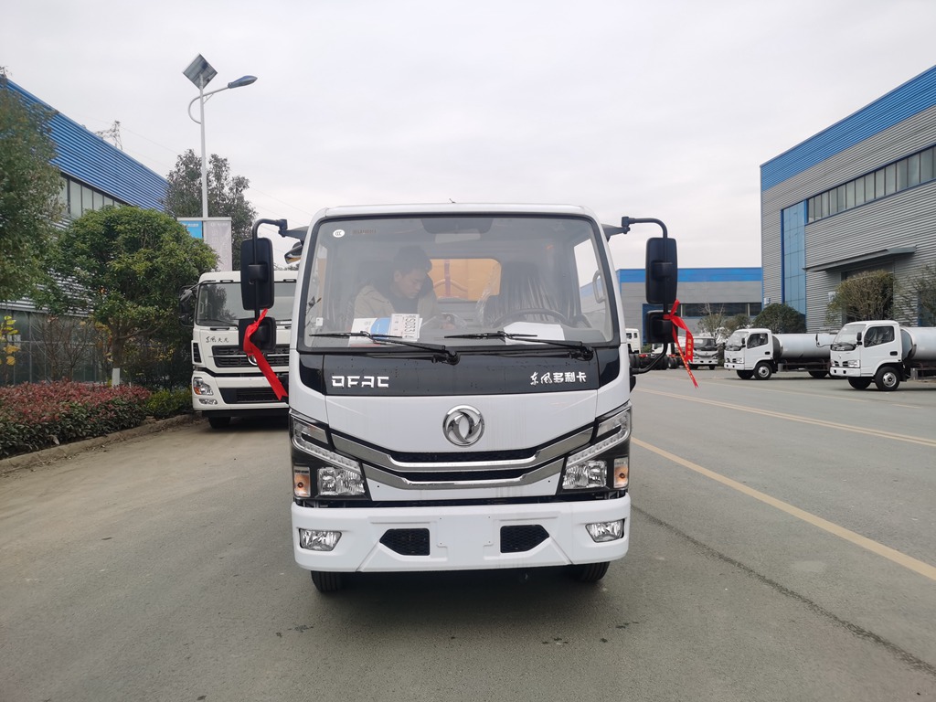 東風小多利卡鉤臂垃圾車