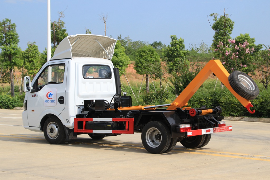 東風(fēng)途逸勾臂垃圾車(chē)