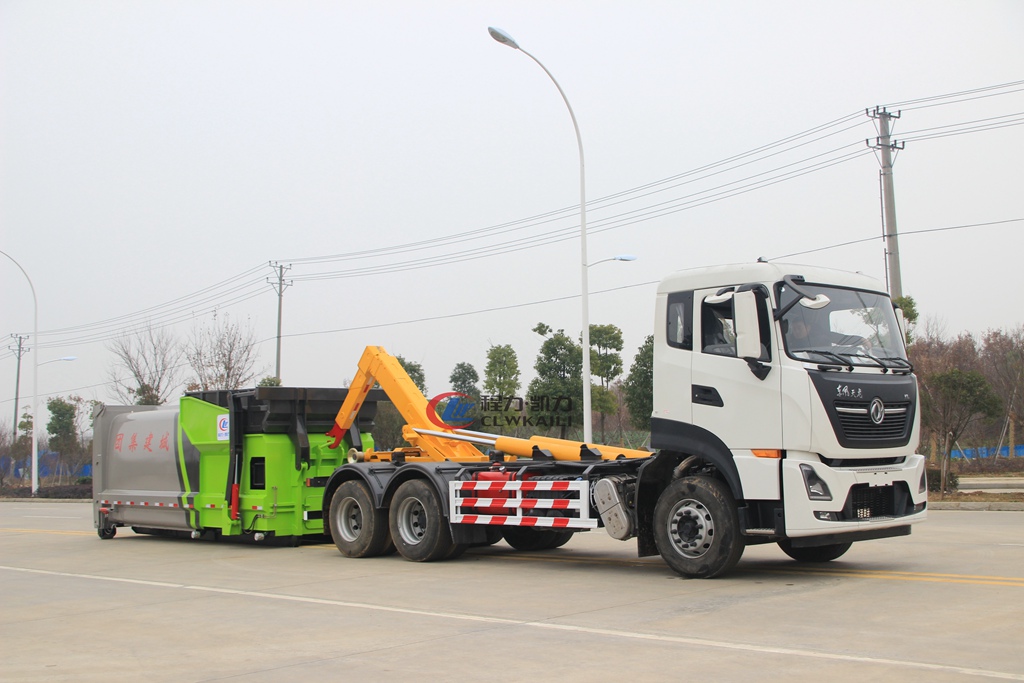 東風天龍后雙橋勾臂式垃圾車