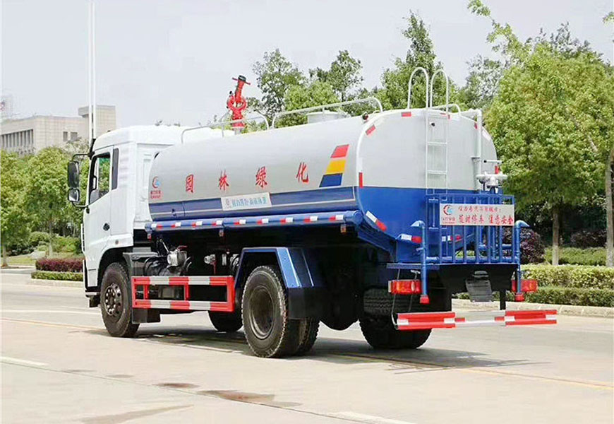 東風(fēng)專底12方灑水車后方展示圖