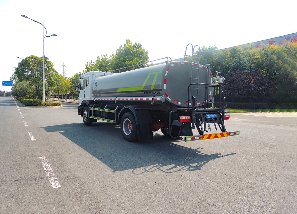 東風(fēng)D9灑水車